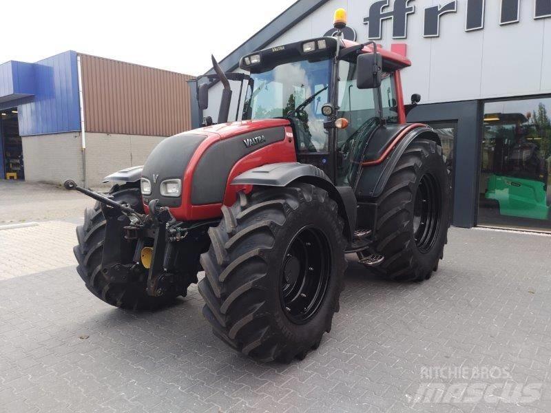 Valtra N 141 Traktorok