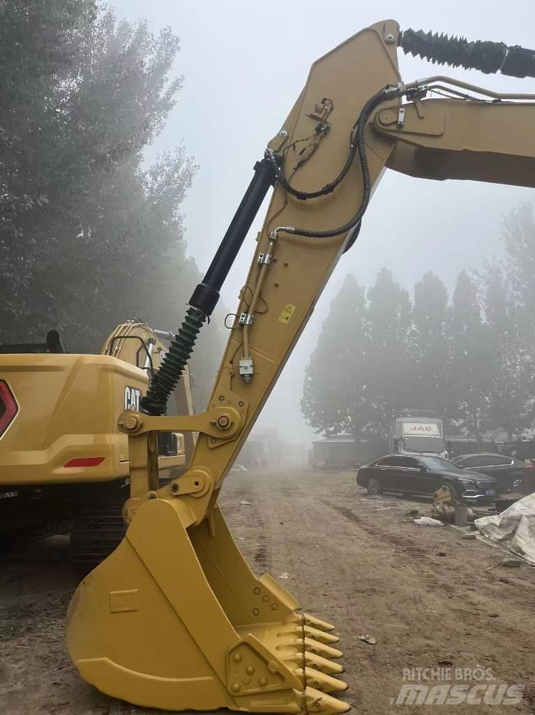 CAT 2021 CAT 330 Gumikerekes kotrók