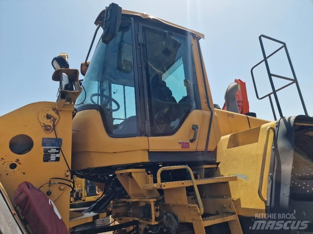 Volvo L 220 F Gumikerekes homlokrakodók