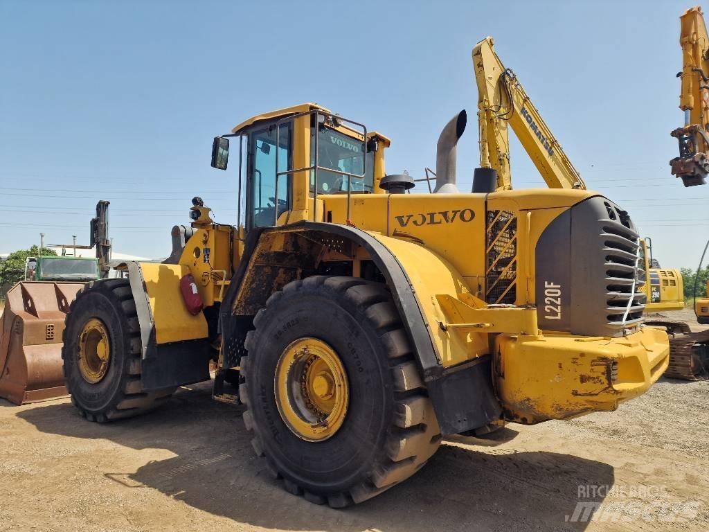 Volvo L 220 F Gumikerekes homlokrakodók