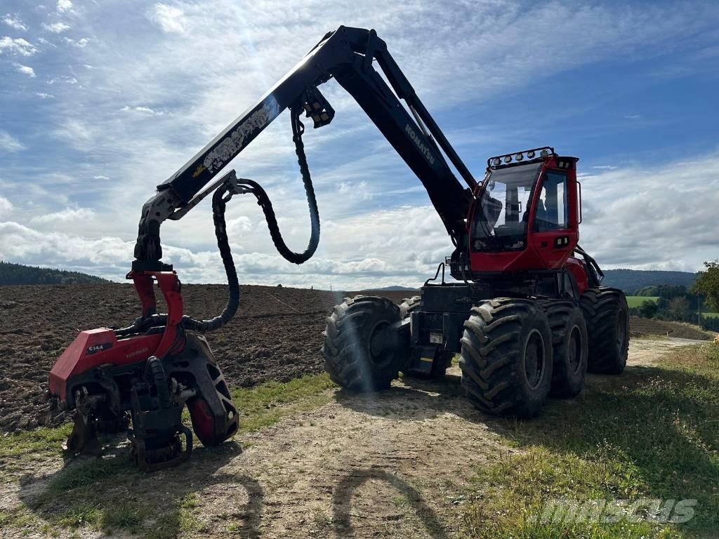 Komatsu 951 Betakarítók