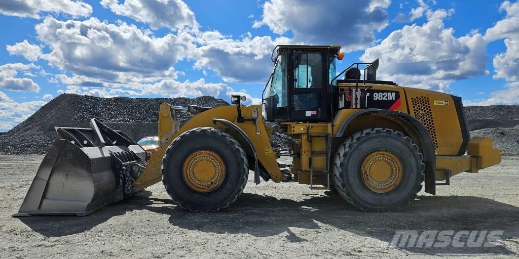 CAT 982 M Gumikerekes homlokrakodók