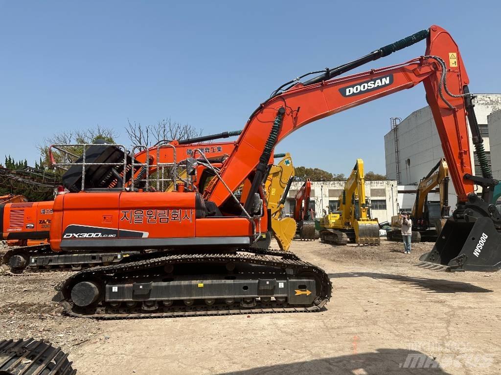 Doosan DX 300 Közepes (midi) kotrók 7 t - 12 t