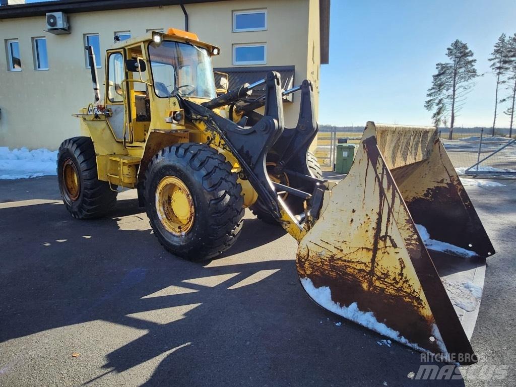 Volvo BM LM846 Gumikerekes homlokrakodók