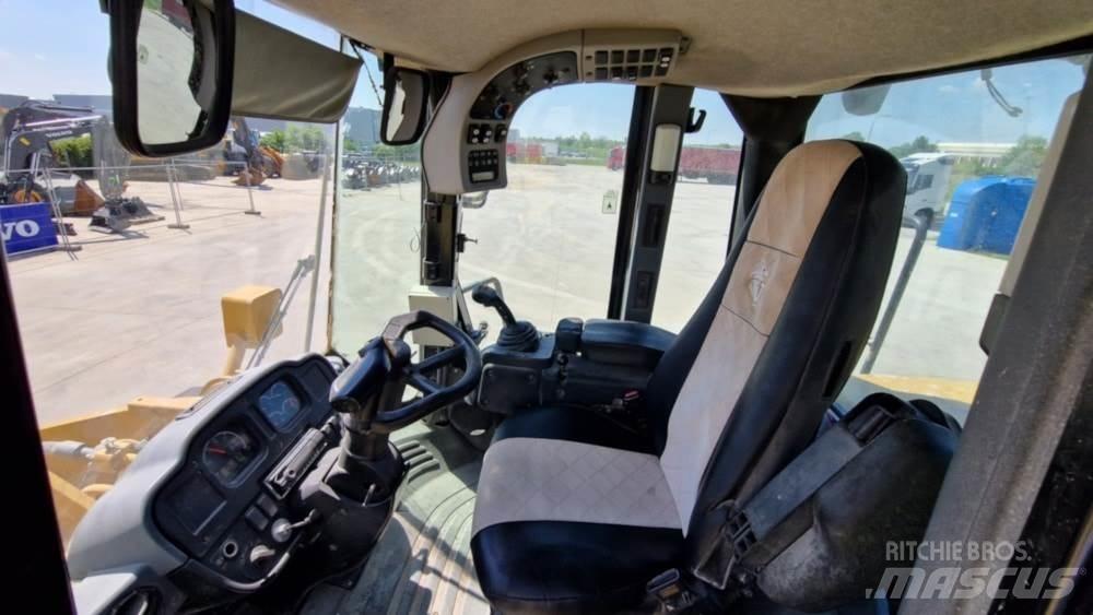 CAT 962H Gumikerekes homlokrakodók