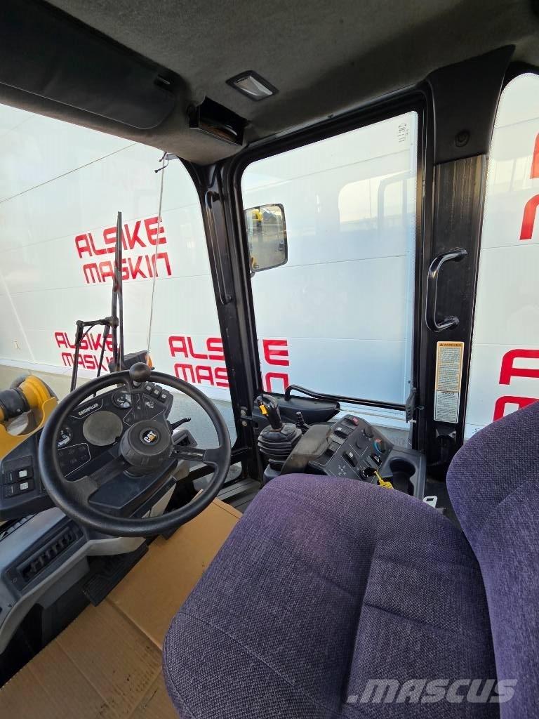 CAT 906 Gumikerekes homlokrakodók