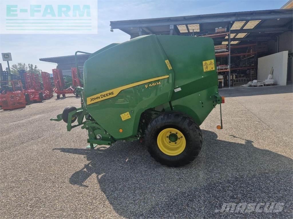 John Deere F441M Szögletes bálázók