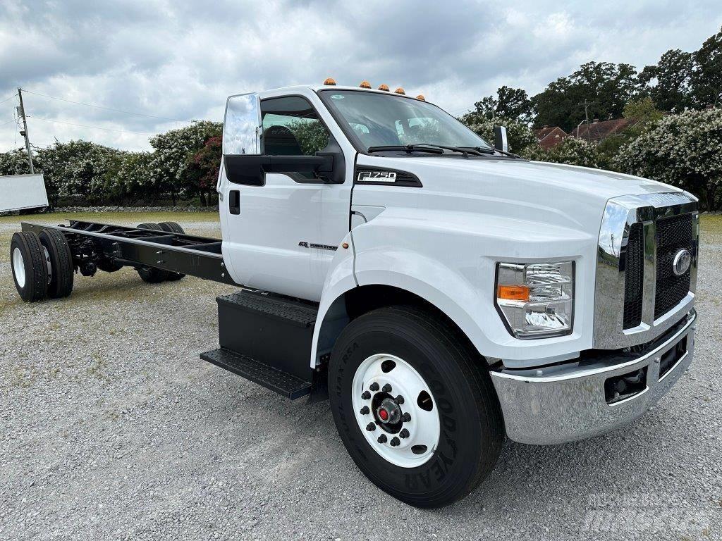 Ford F-750 Fülkés alváz