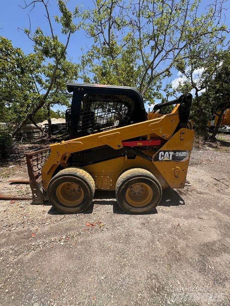 CAT 242 D Kompaktrakodók