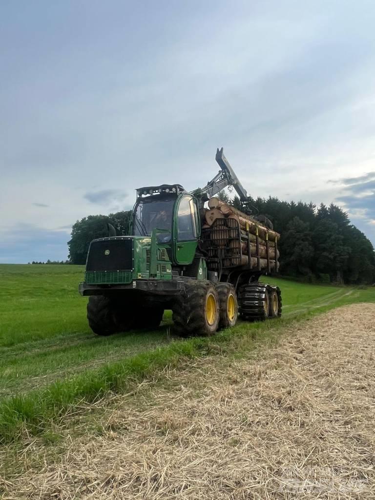 John Deere 1110E Kihordók