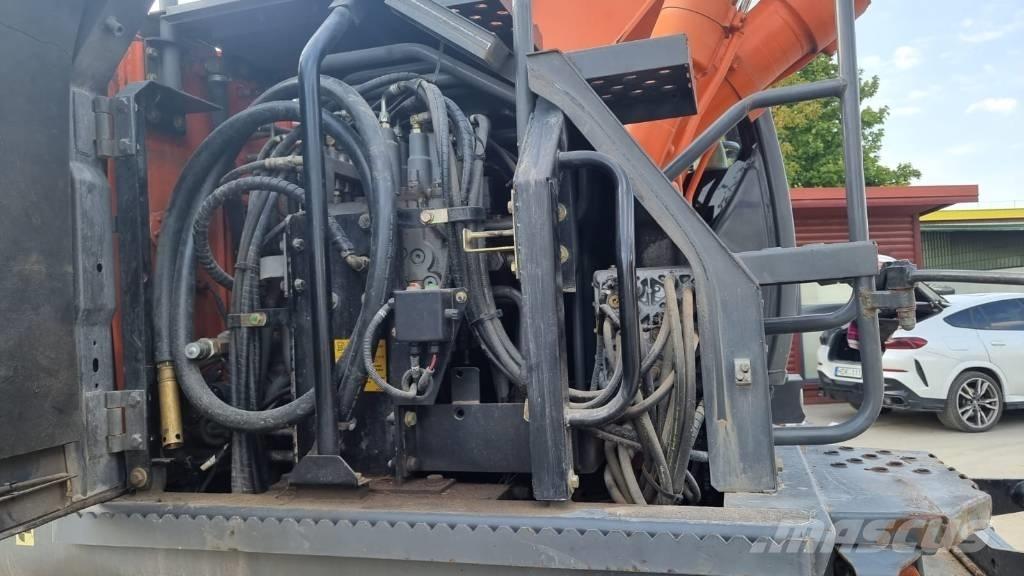 Hitachi ZX 140 W-3 Gumikerekes kotrók