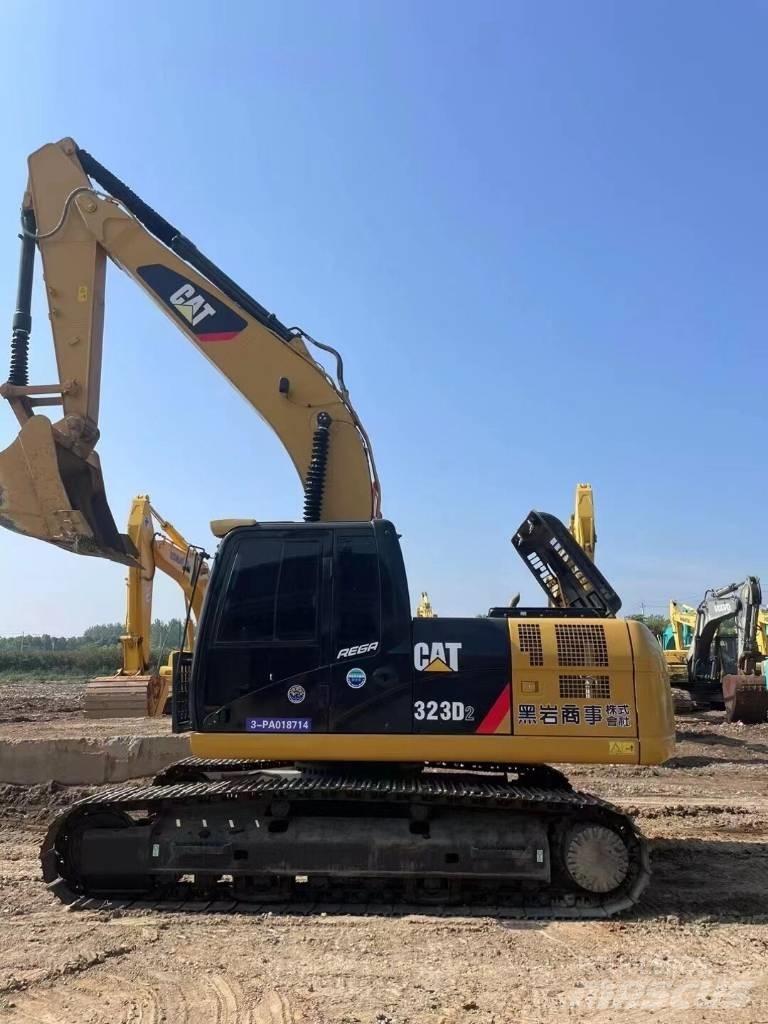 CAT 323 D Lánctalpas kotrók