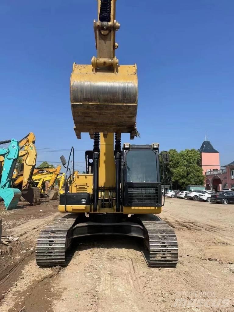 CAT 323 D Lánctalpas kotrók