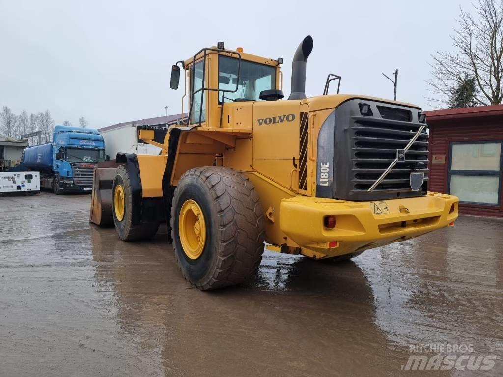 Volvo L180 E Gumikerekes homlokrakodók