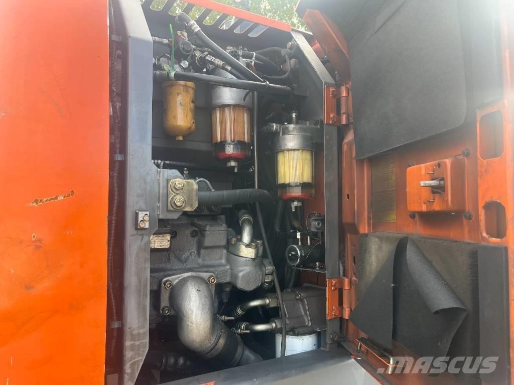 Hitachi ZX 145 W-3 Gumikerekes kotrók