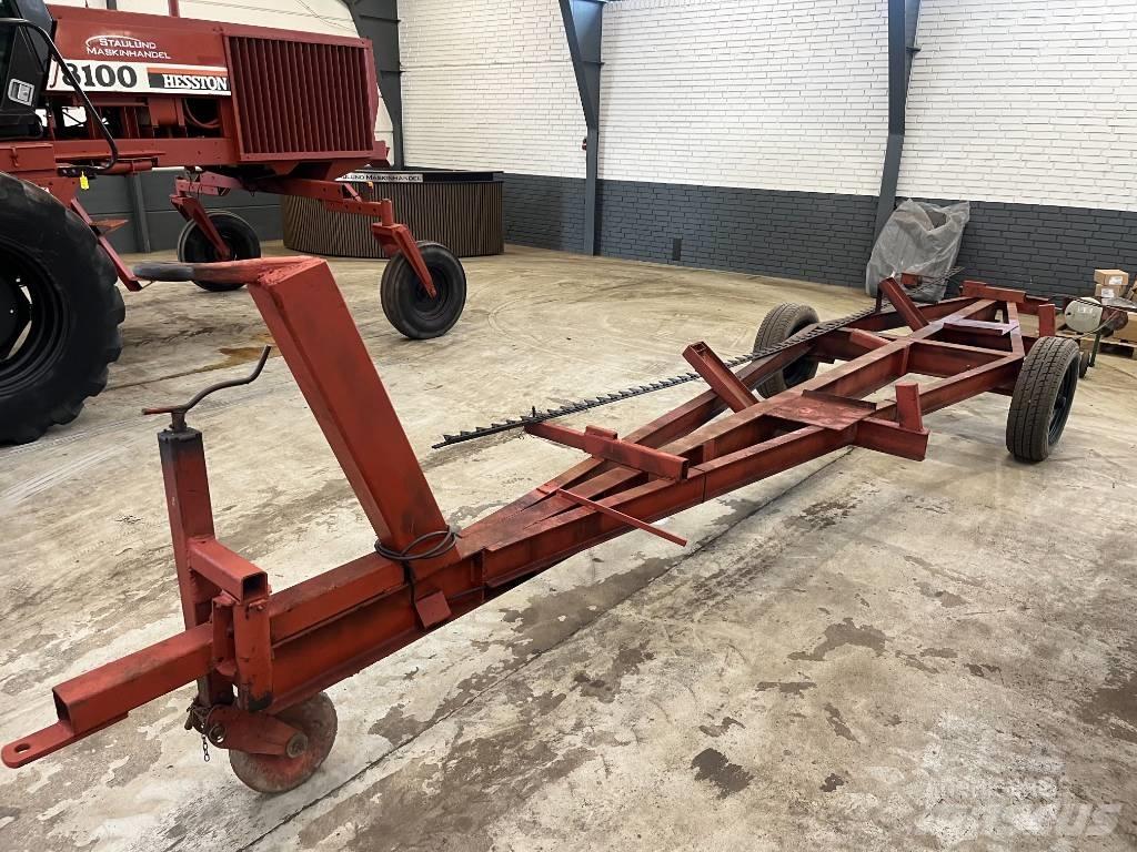 Hesston 8100 Rendkészítő Kombájnok