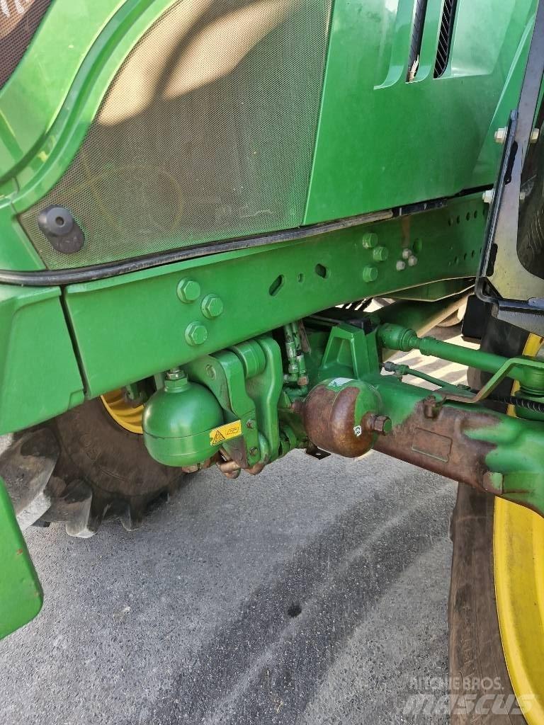 John Deere 6215 R Traktorok