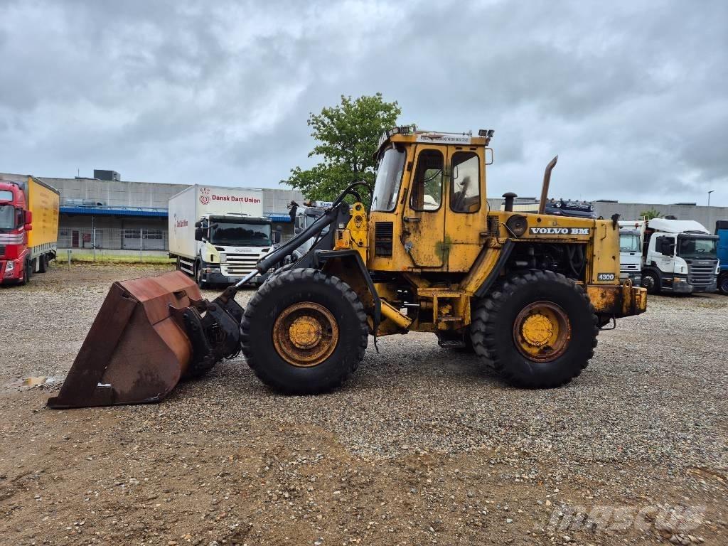 Volvo BM 4300 Gumikerekes homlokrakodók