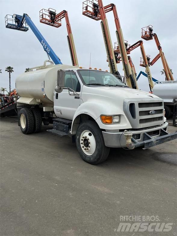 Ford F750 Tartályos teherautók