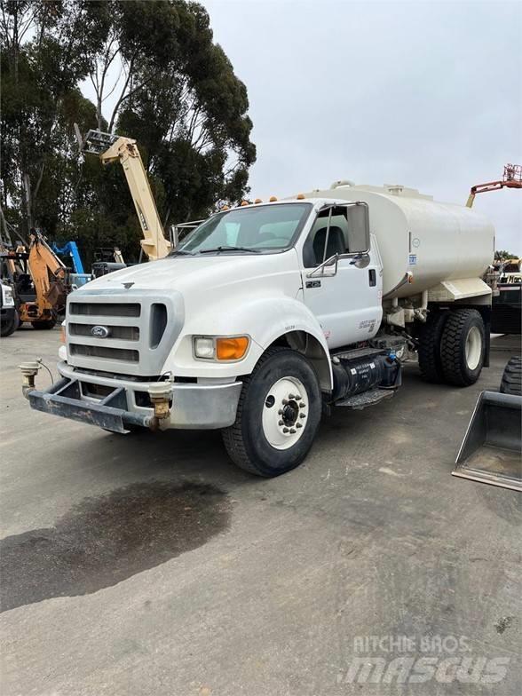 Ford F750 Tartályos teherautók