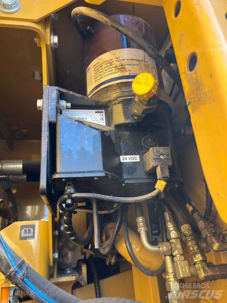 CAT 323 Lánctalpas kotrók