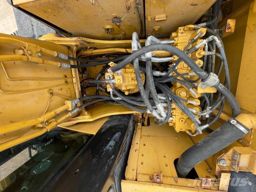 CAT 323 D Lánctalpas kotrók