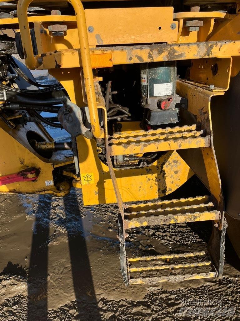 Volvo L 120 F Gumikerekes homlokrakodók