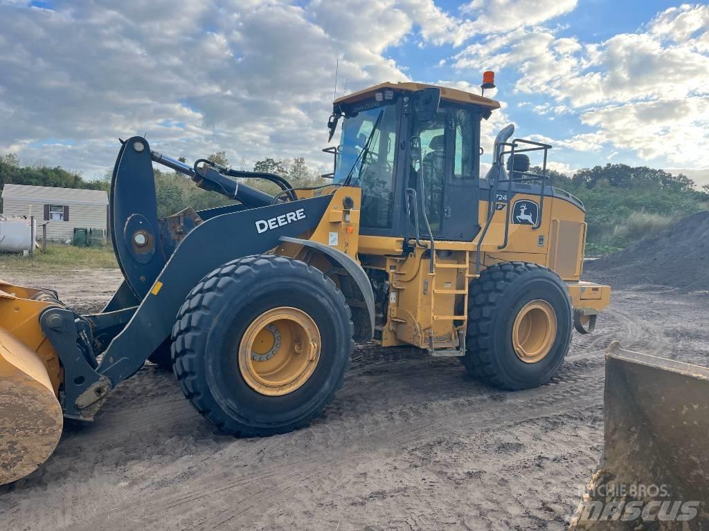 DEERE 724P Gumikerekes homlokrakodók