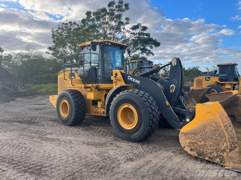 DEERE 724P Gumikerekes homlokrakodók