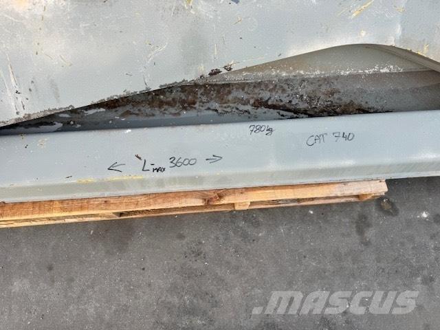 CAT 740 TAILGATE Csuklósdömperek