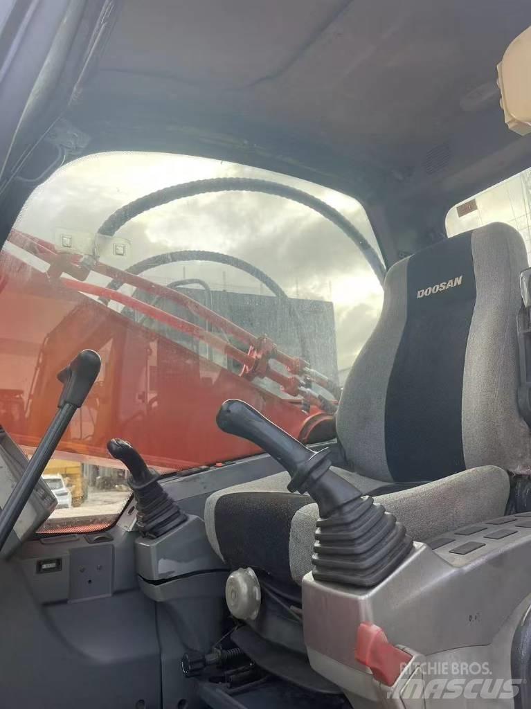 Doosan DX300LC-9C Lánctalpas kotrók