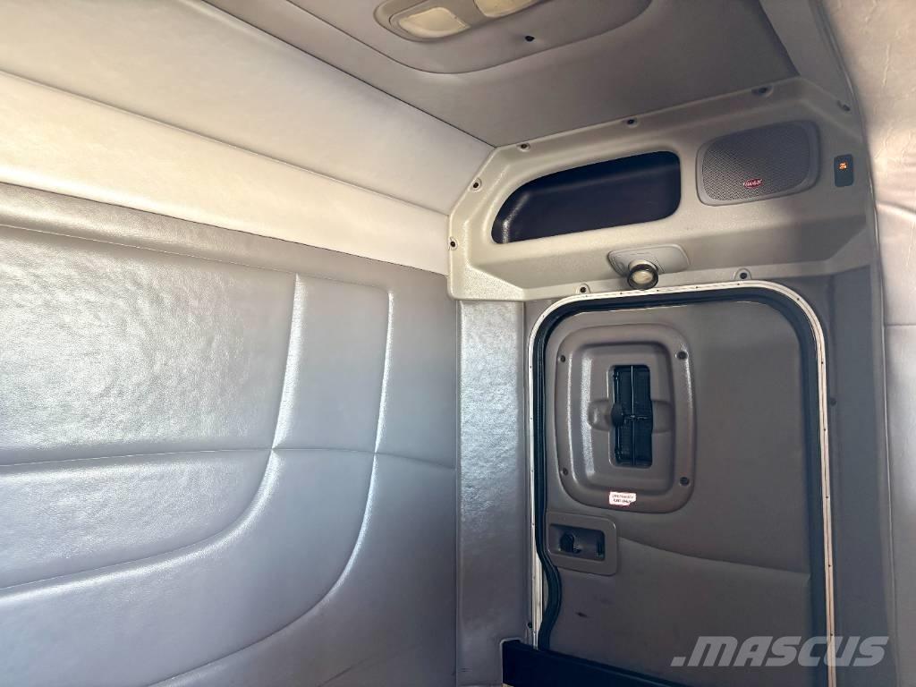 Peterbilt 367 Nyergesvontatók