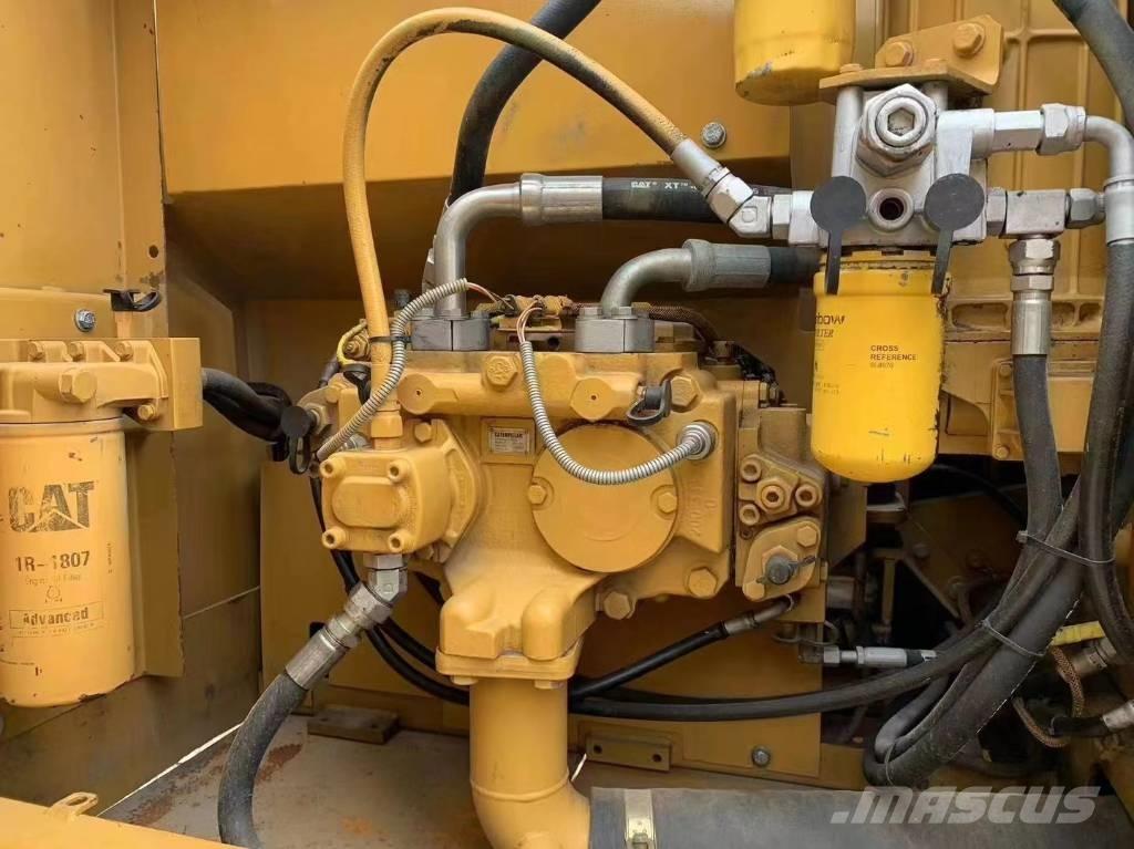 CAT 323D Lánctalpas kotrók