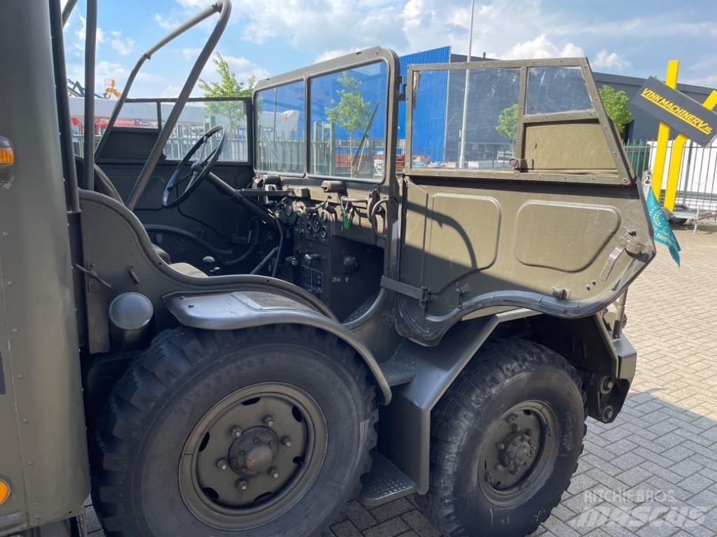 DAF YA 126 GWT Mentőautók