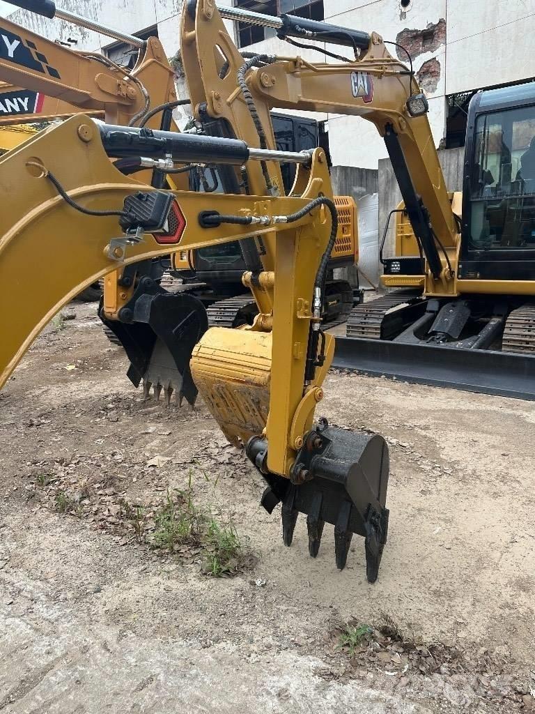 CAT 302 Mini kotrók < 7t