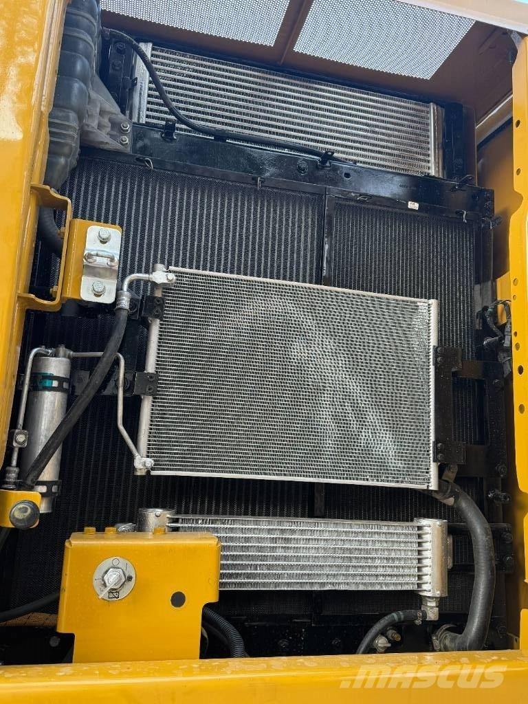 CAT CAT323 Közepes (midi) kotrók 7 t - 12 t