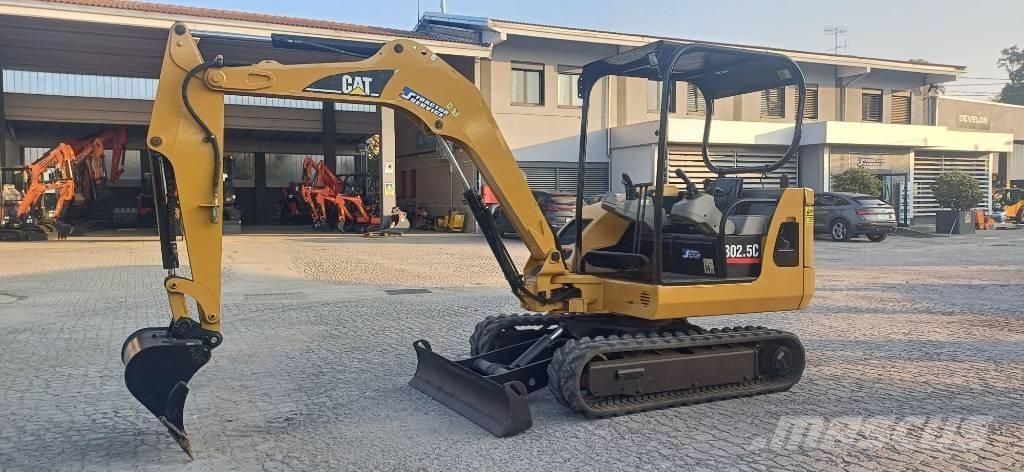 CAT 302.5 Mini kotrók < 7t