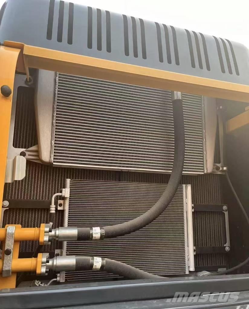 Hyundai 305LC Lánctalpas kotrók