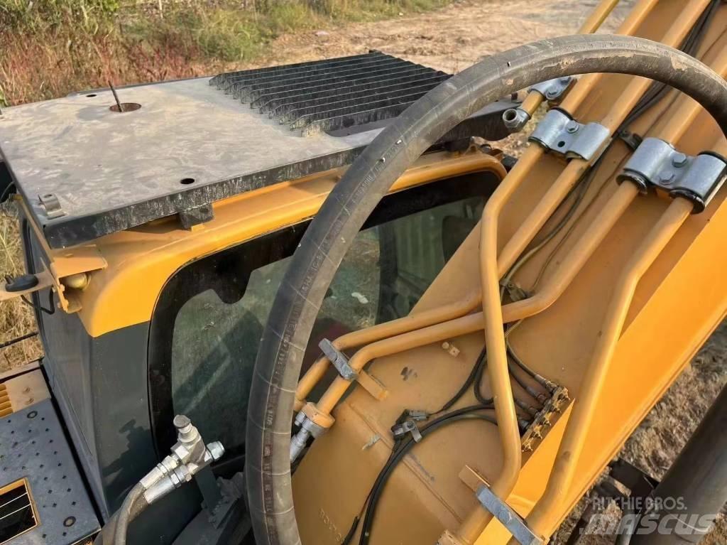 Hyundai Robex 520 VS Lánctalpas kotrók