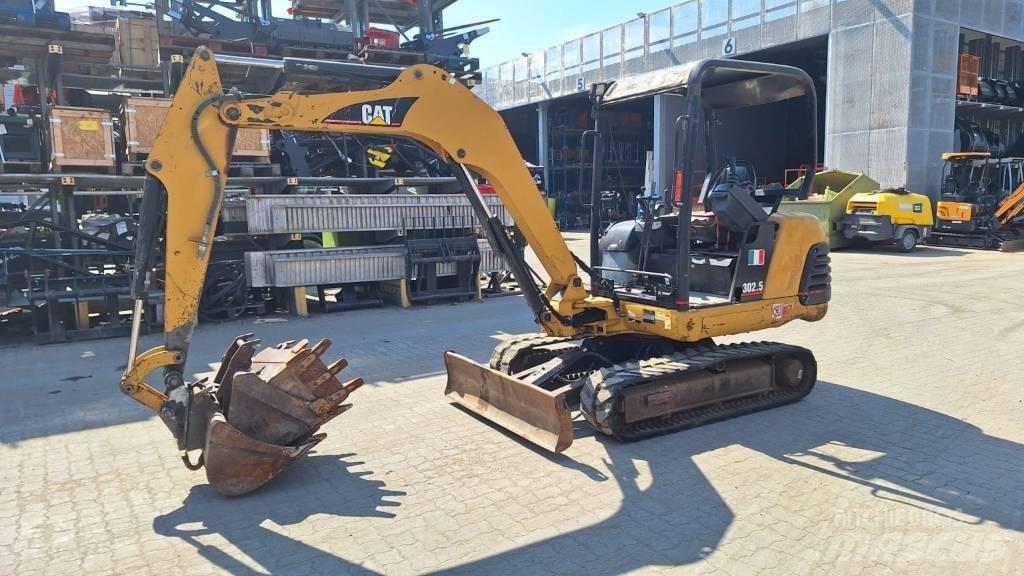 CAT 302.5 Mini kotrók < 7t