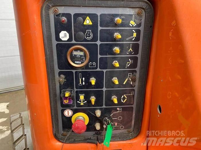 JLG E400AJP Karos emelők