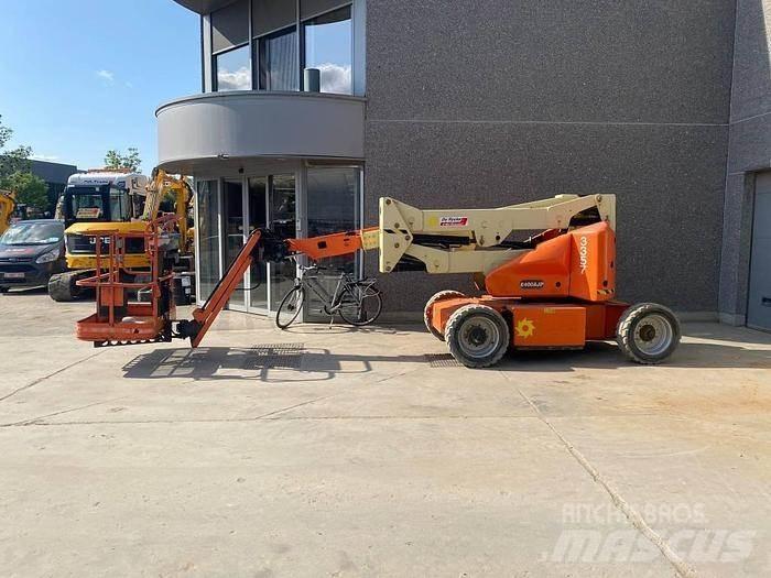JLG E400AJP Karos emelők