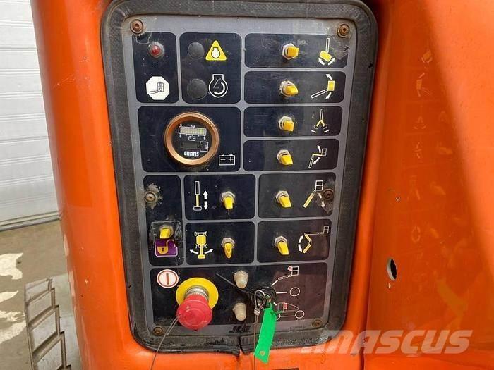 JLG E400AJP Karos emelők