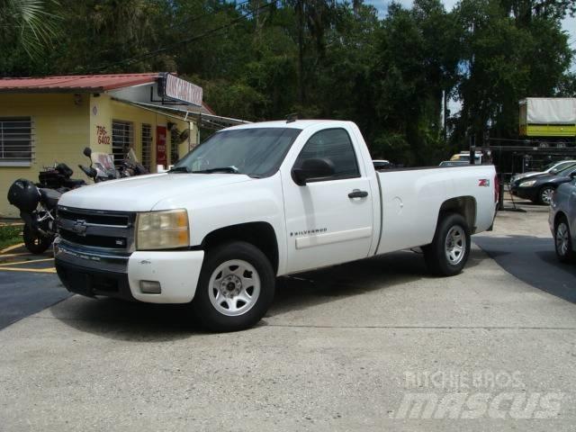 Chevrolet 1500 W/T Platós / Ponyvás teherautók
