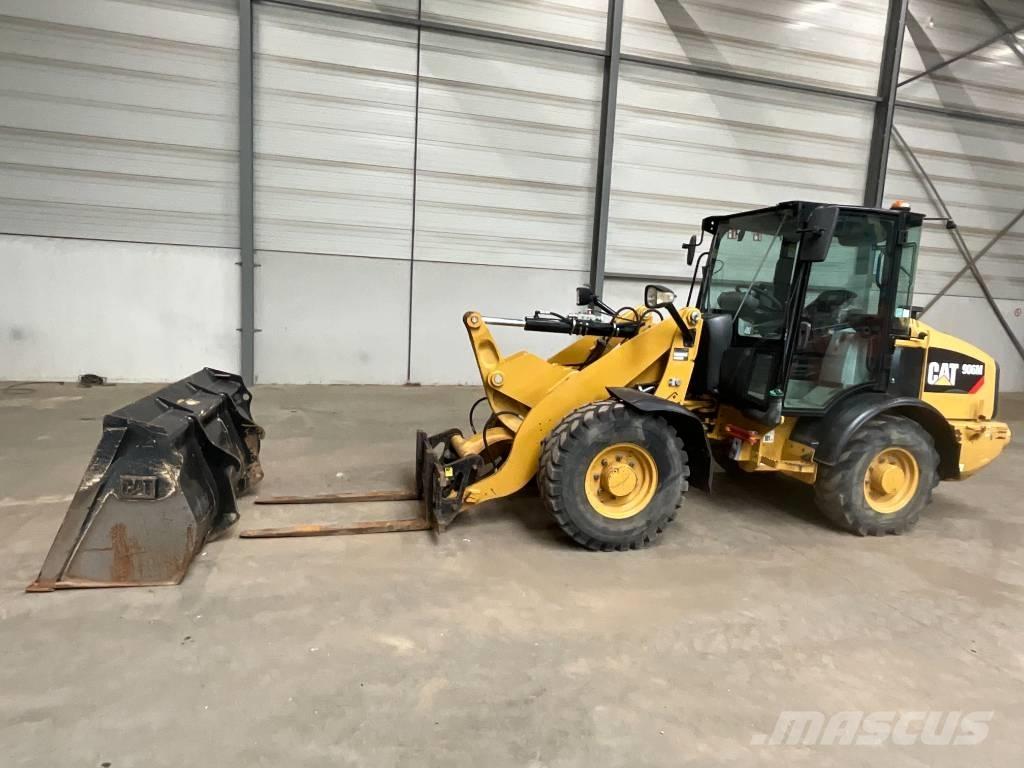 CAT 906 M Gumikerekes homlokrakodók