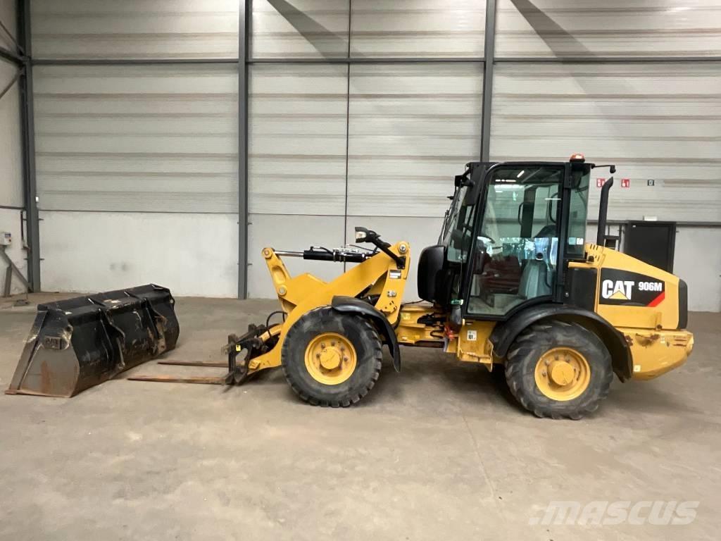 CAT 906 M Gumikerekes homlokrakodók
