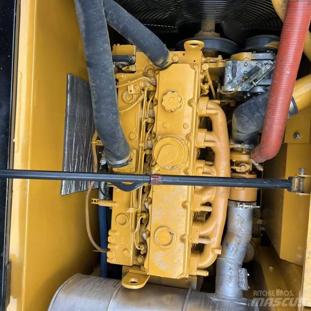 CAT 320 D2 Lánctalpas kotrók