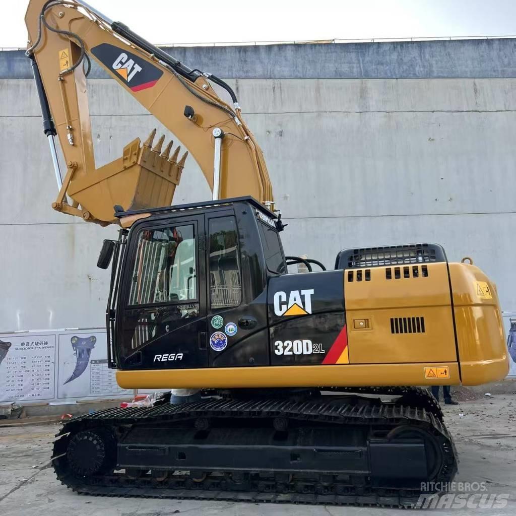 CAT 320 D2 Lánctalpas kotrók