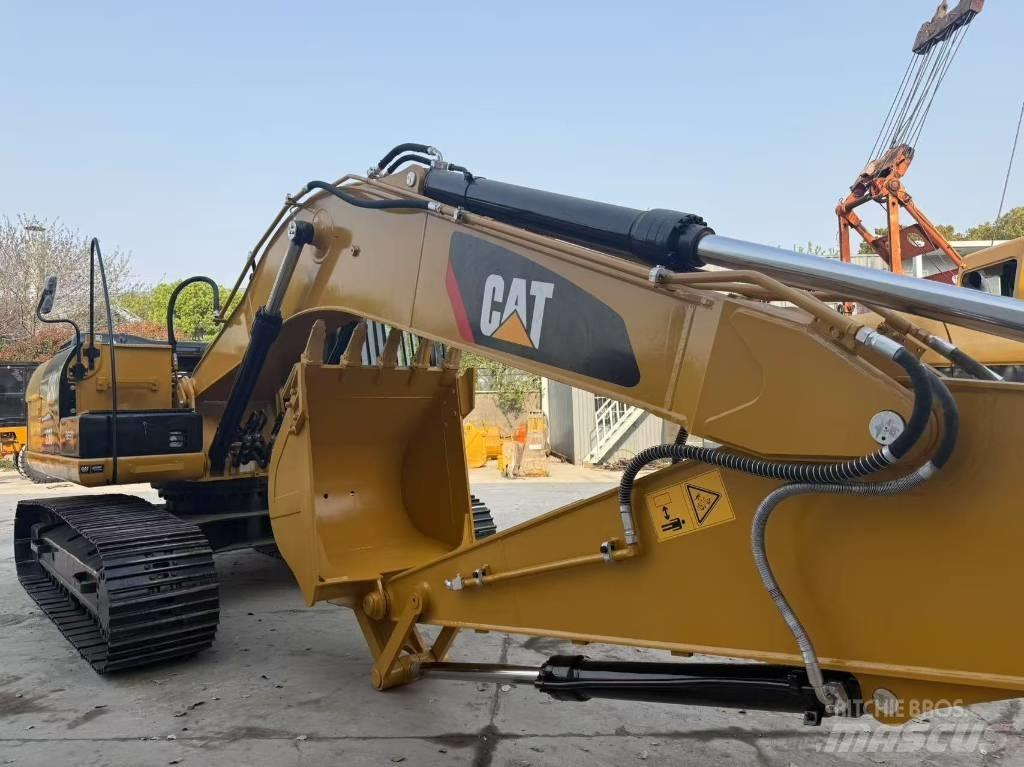 CAT 320 D2 Lánctalpas kotrók