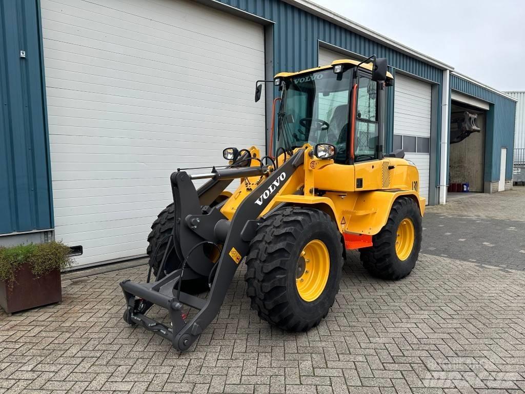 Volvo L30HS Gumikerekes homlokrakodók